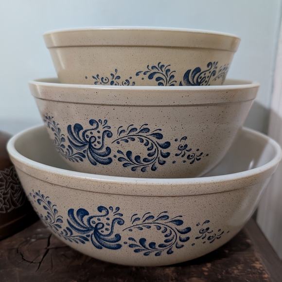 Homestead Pattern Bowls - Picture 1 of 2